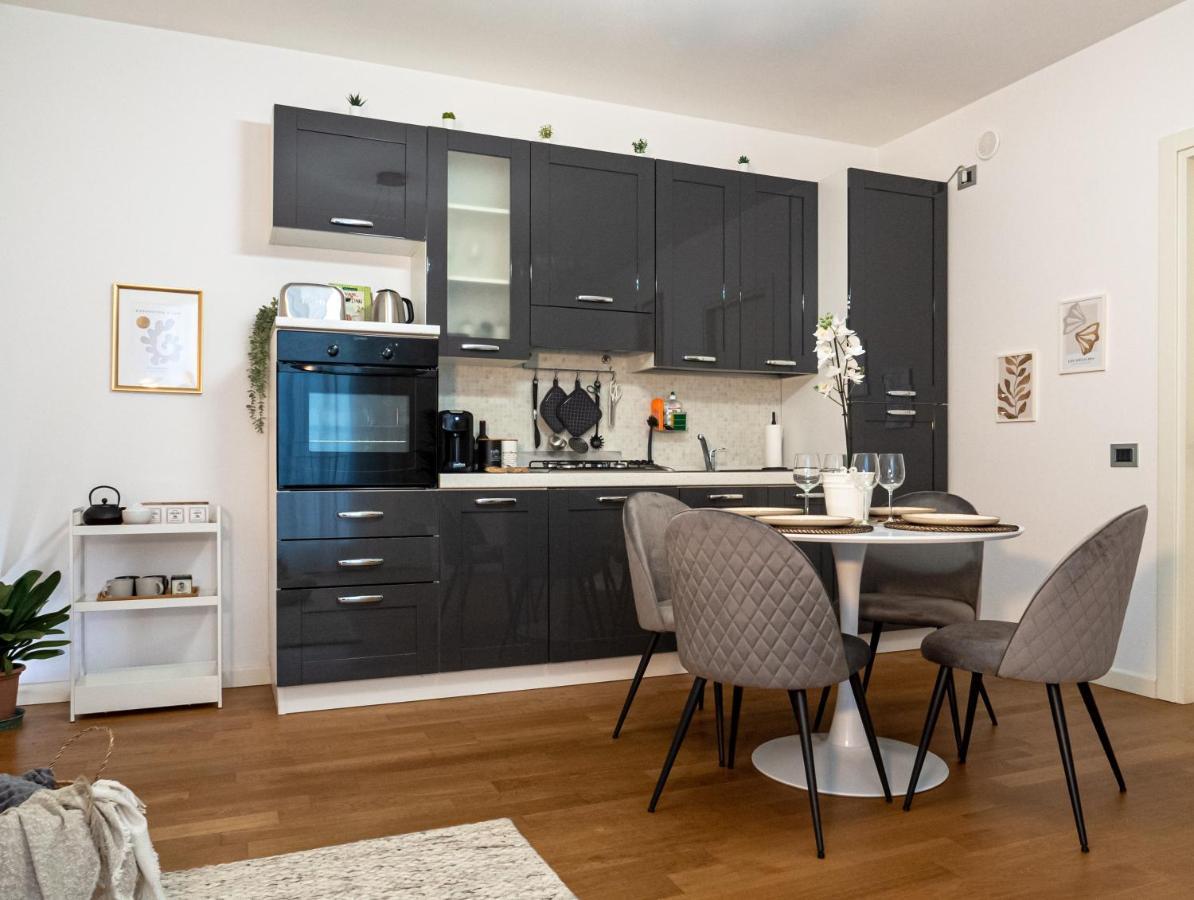 Maison Blanche: Appartamento Elegante Con Parcheggio Privato Mantua Exterior foto